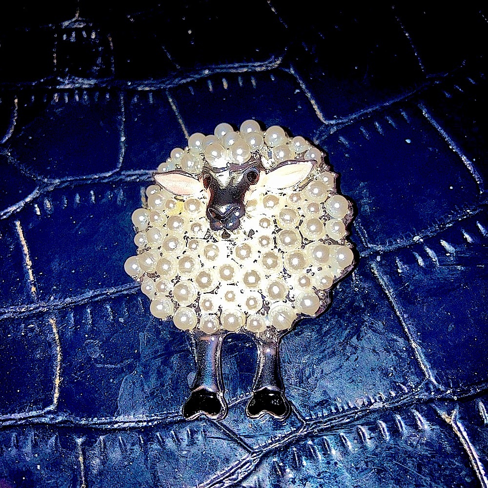 Pearl Sheep Brooch darling. NWOT